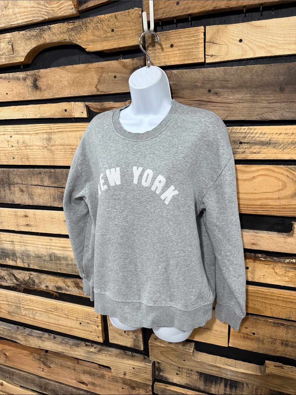 J.Crew Women’s Gray New York graphic sweatshirt Size medium - Picture 2 of 7